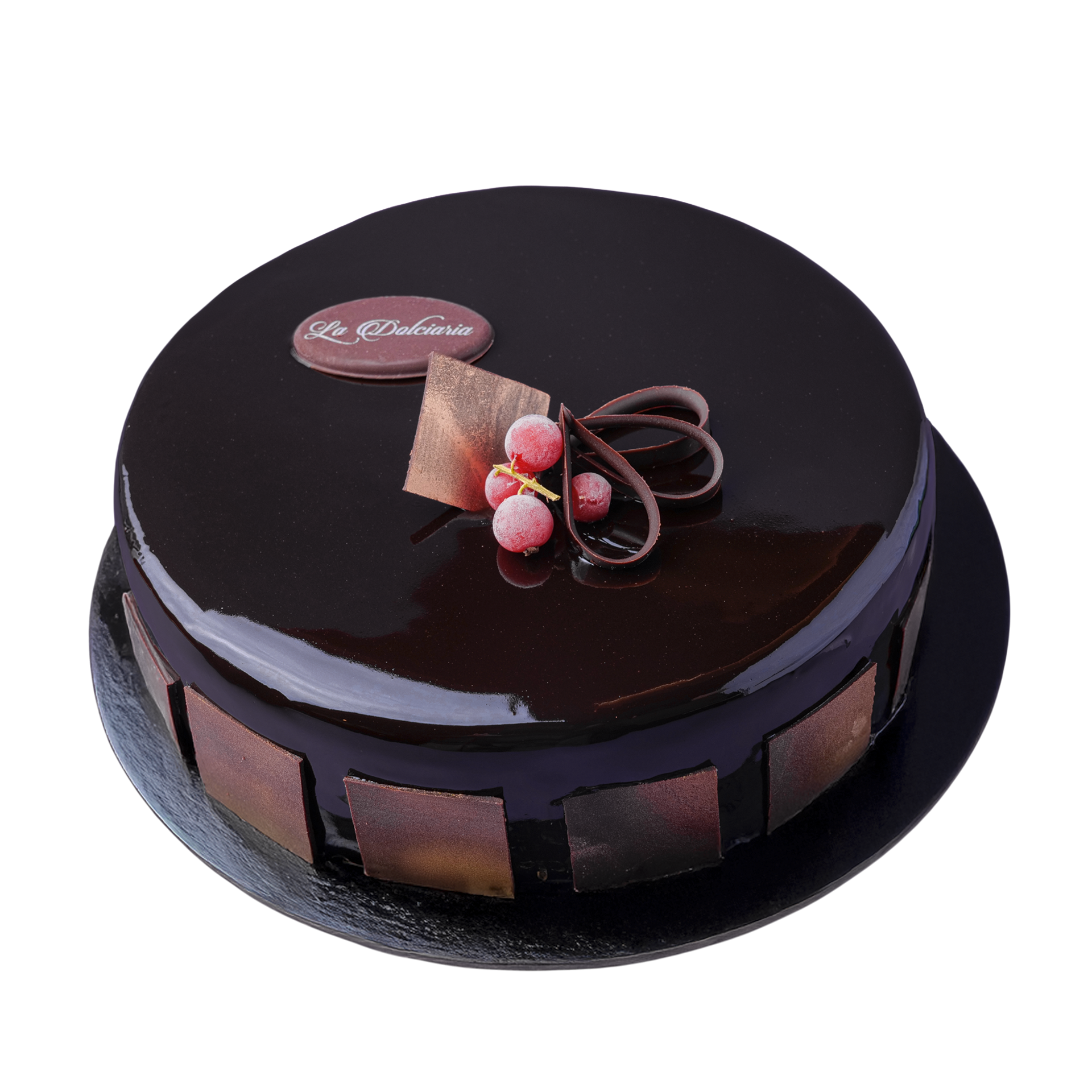 Torta al cioccolato lucida, guarnita con ribes. Pasticceria fresca, torte artigianali.